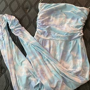 Blue and white sleeveless body suit!